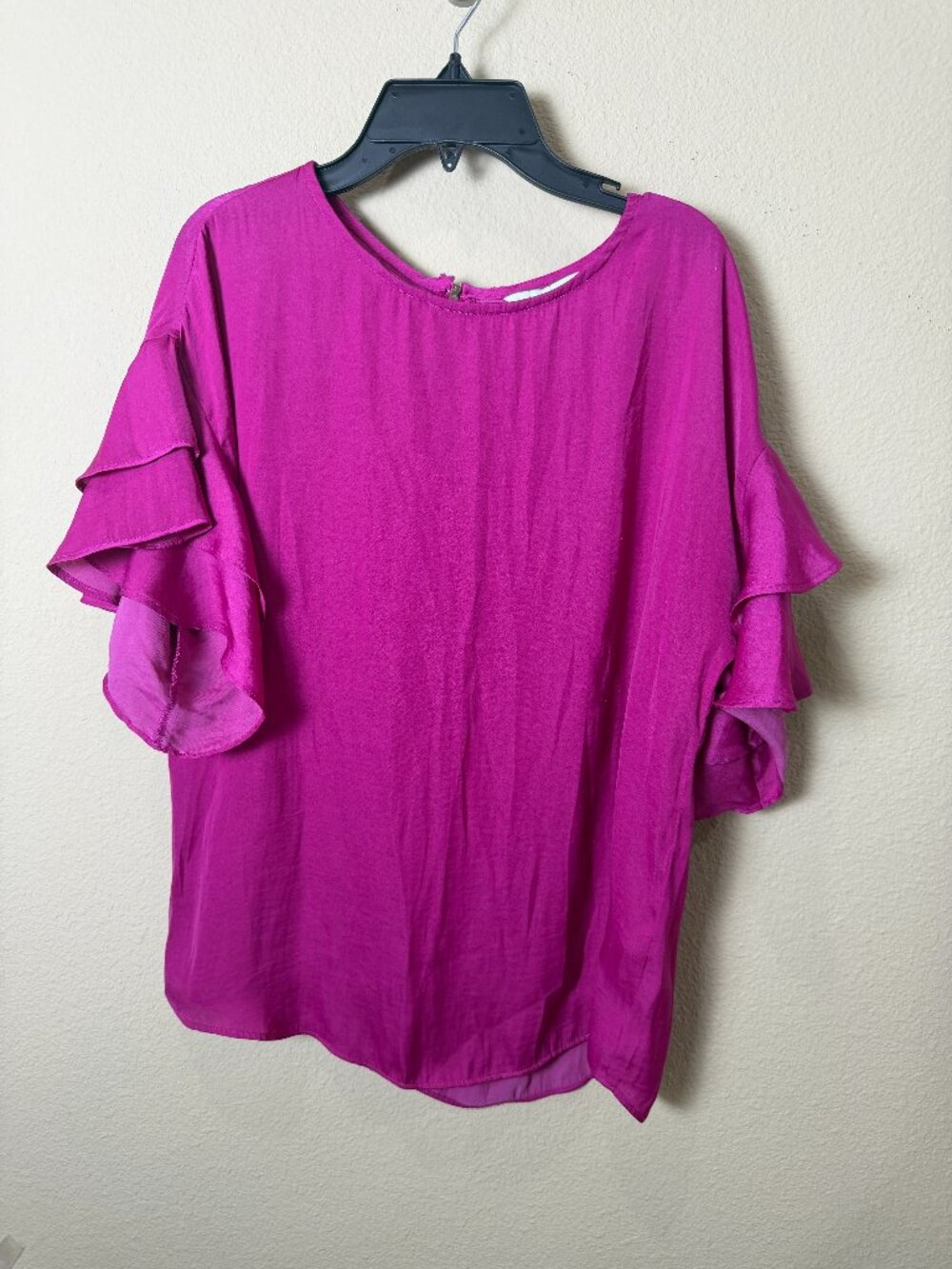NAKED ZEBRA Hot Pink Ruffle Sleeve Silky Satiny Top Blouse Shirt Size Small